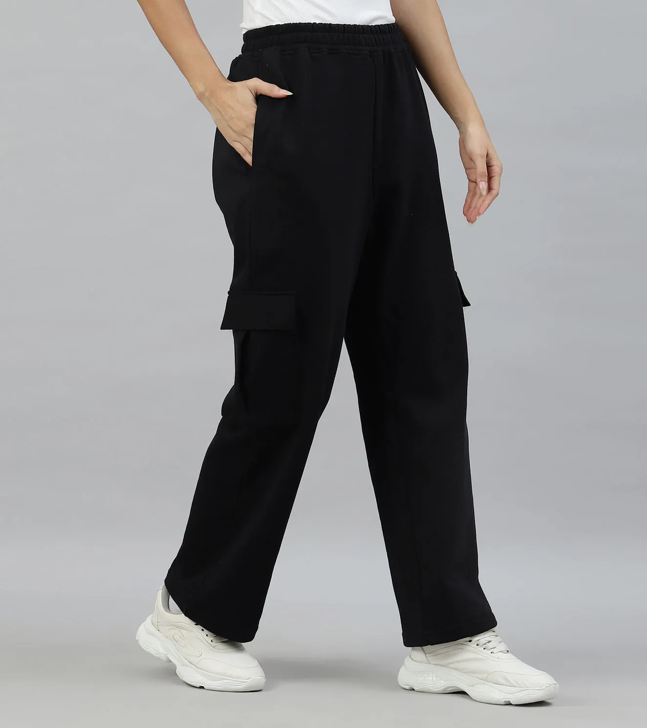 Women's Cozy Fleece Wide Leg Cargo Sweatpant